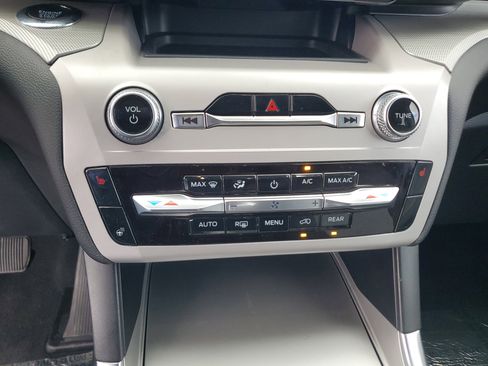 Used 2023 Ford Explorer XLT w/ Equipment Group 202A image 28