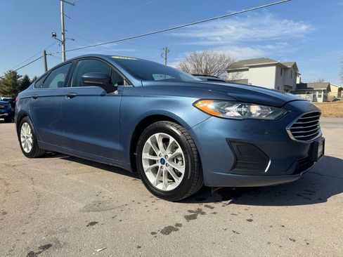 Used 2019 Ford Fusion SE image 3