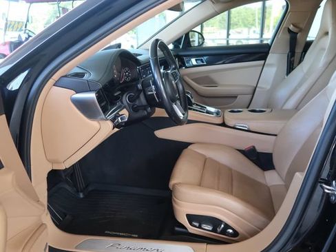 Used 2019 Porsche Panamera RWD image 11
