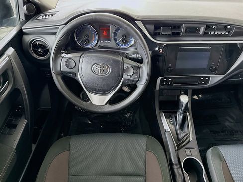 Used 2019 Toyota Corolla LE image 3