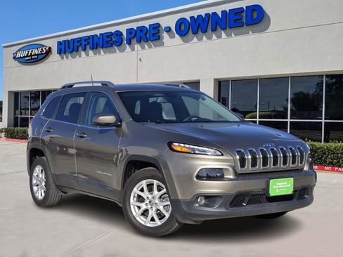 Certified 2017 Jeep Cherokee Latitude w/ Safety/Convenience Group image 1