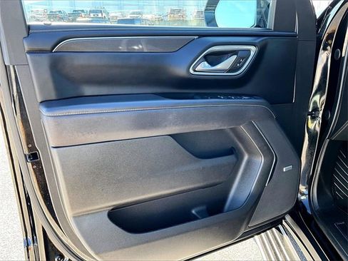 Used 2022 GMC Yukon XL AT4 image 9