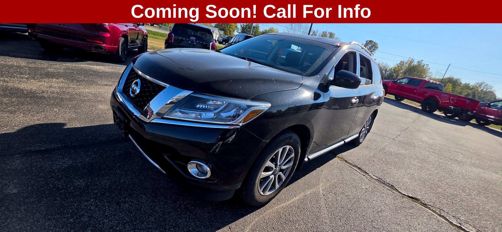 Used 2015 Nissan Pathfinder SV w/ Cargo Package FWD image 1