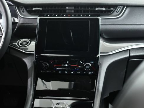 Used 2023 Jeep Grand Cherokee Altitude AWD/4WD image 9