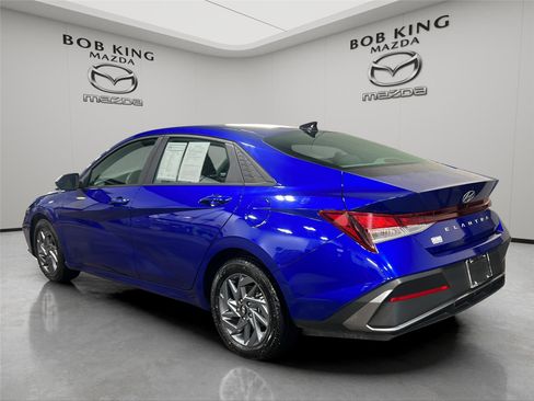 Used 2024 Hyundai Elantra SEL FWD image 3