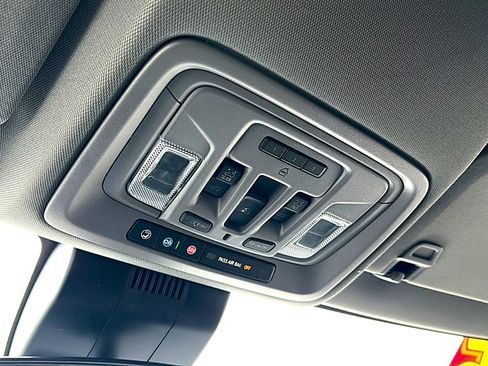 Used 2025 GMC Sierra 1500 Elevation w/ Elevation Premium Package image 37