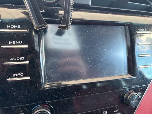 Used 2018 Toyota Camry XSE image 9