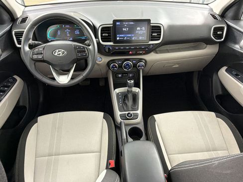Used 2024 Hyundai Venue SEL FWD image 16