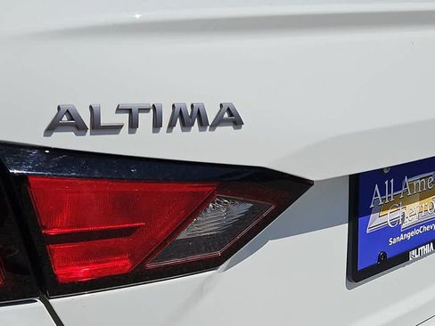 Used 2025 Nissan Altima 2.5 SV FWD image 11