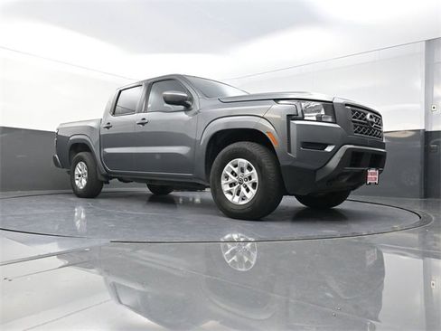 Used 2024 Nissan Frontier SV image 27