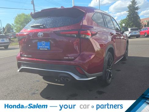 Used 2025 Toyota Highlander XSE AWD/4WD image 4