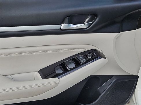 Used 2022 Nissan Altima 2.5 SV w/ SV Premium Package image 20