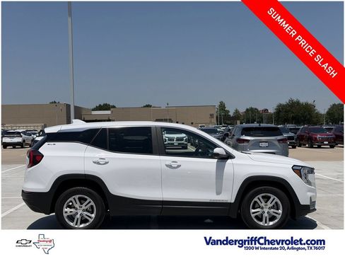 Certified 2024 GMC Terrain SLE w/ Fleet Convenience Package FWD image 3