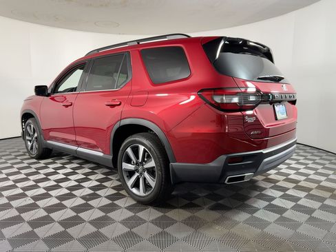 New 2025 Honda Pilot Touring image 3