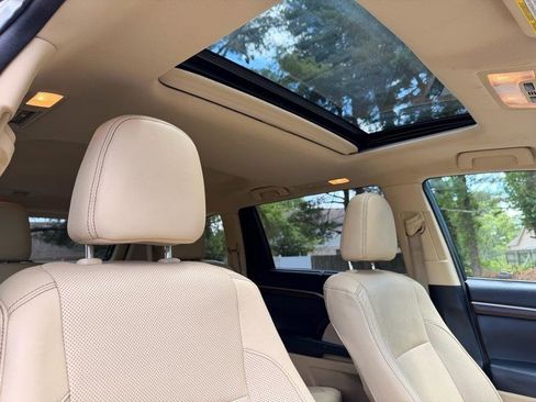 Used 2014 Toyota Highlander Limited AWD/4WD image 11