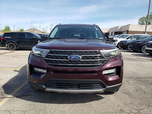 Used 2022 Ford Explorer XLT w/ Equipment Group 202A AWD/4WD image 2