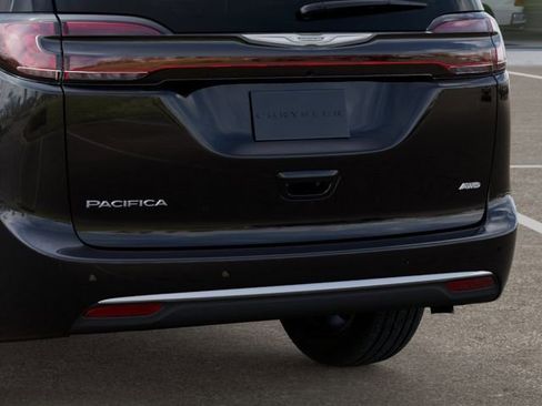 New 2026 Chrysler Pacifica Pinnacle image 13