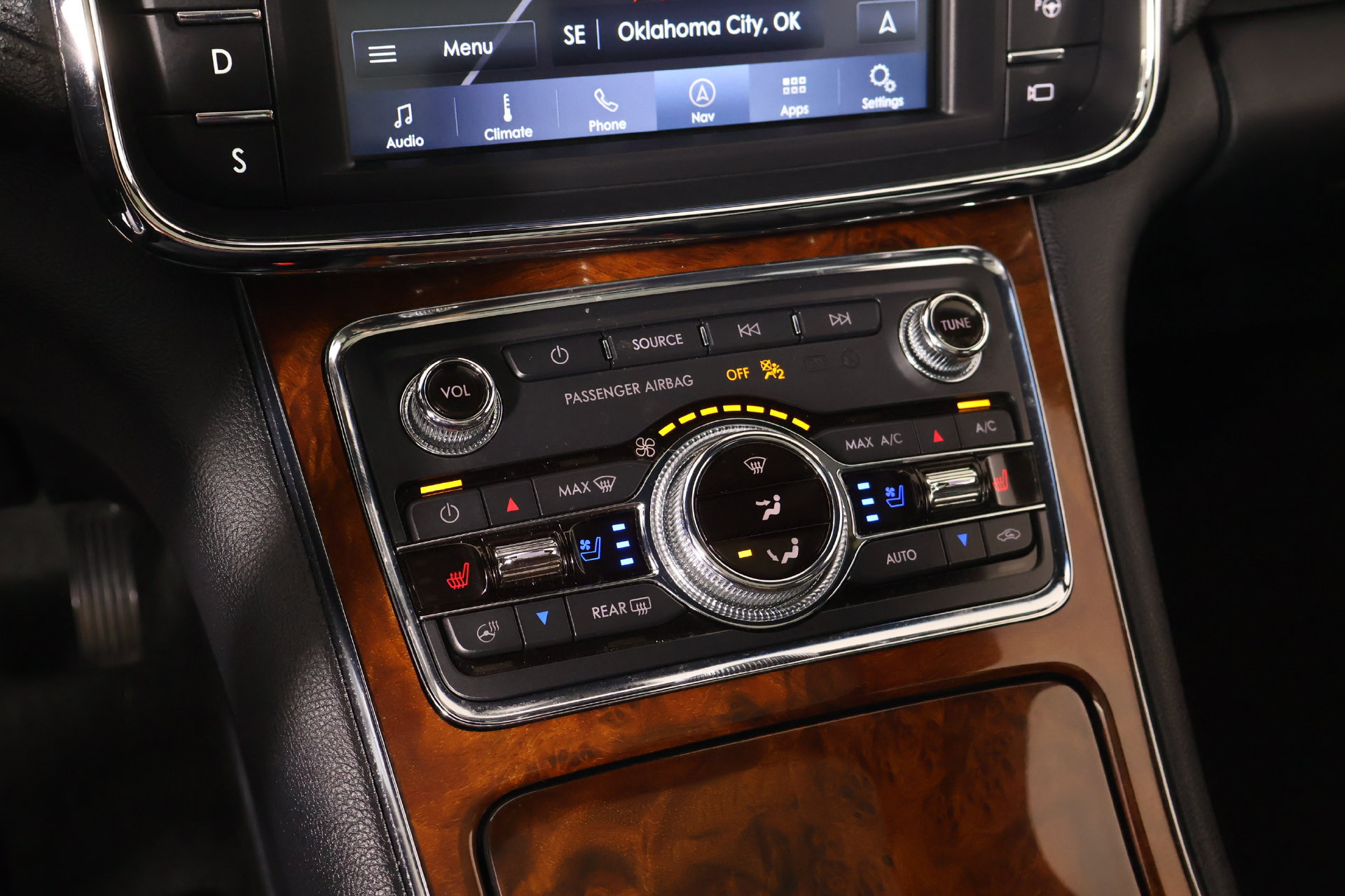 Used 2020 Lincoln Continental Reserve FWD image 8