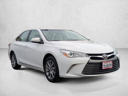 Used 2016 Toyota Camry XLE image 3