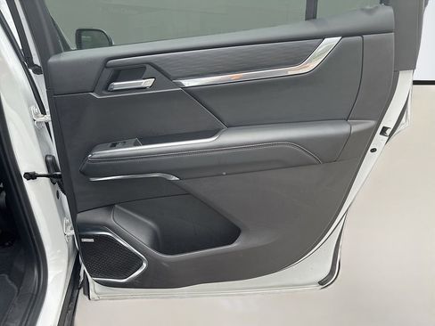 Used 2025 GMC Acadia Elevation FWD image 24