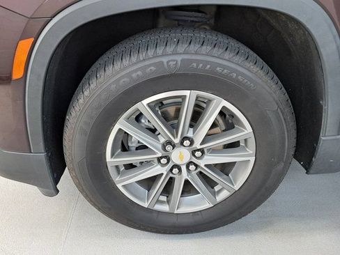 Used 2022 Chevrolet Traverse LT FWD image 33
