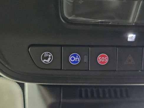 Used 2025 Chevrolet Equinox LT FWD image 18