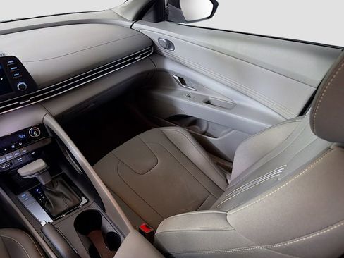 Used 2025 Hyundai Elantra Sport image 25