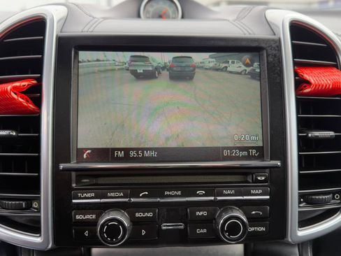 Used 2015 Porsche Cayenne Turbo image 36