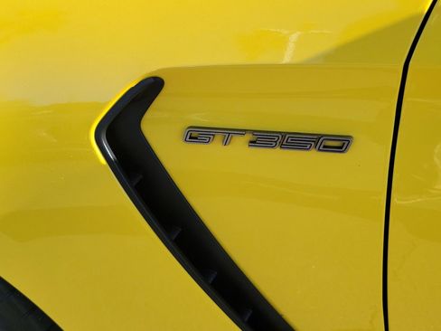 Used 2016 Ford Mustang Shelby GT350 w/ Technology Package image 30