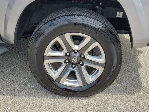 Used 2018 Toyota Tacoma Limited image 5
