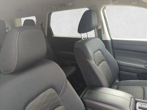 Used 2025 Nissan Pathfinder SV FWD image 21