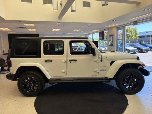 Used 2023 Jeep Wrangler Unlimited Sahara AWD/4WD image 4