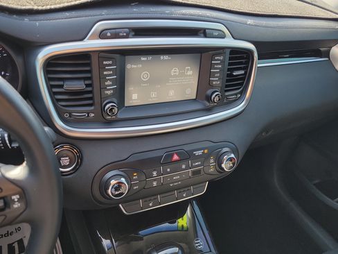 Used 2018 Kia Sorento EX FWD image 25