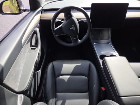 Used 2024 Tesla Model Y Long Range AWD/4WD image 31