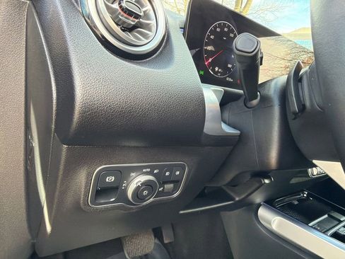 Used 2024 Mercedes-Benz GLB 250 GLB 250 image 31