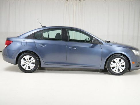 Used 2013 Chevrolet Cruze LS image 16