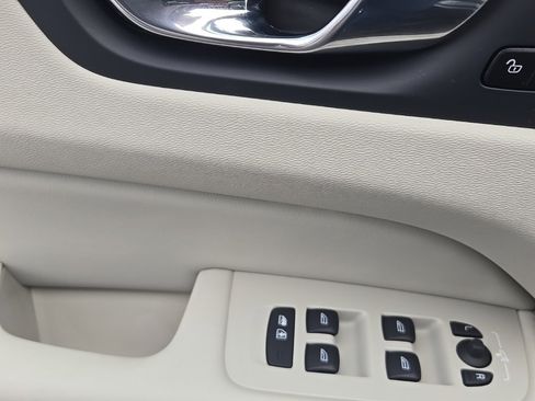 Used 2021 Volvo XC60 T8 Inscription w/ Advanced Package image 21