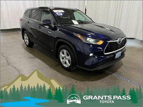 Certified 2021 Toyota Highlander LE AWD/4WD image 1