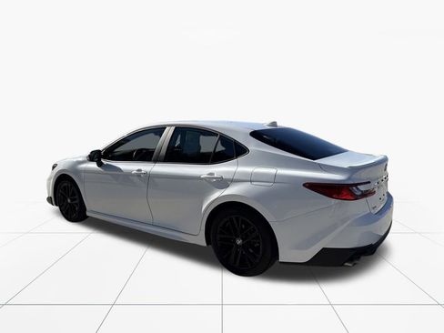 Used 2025 Toyota Camry SE image 6