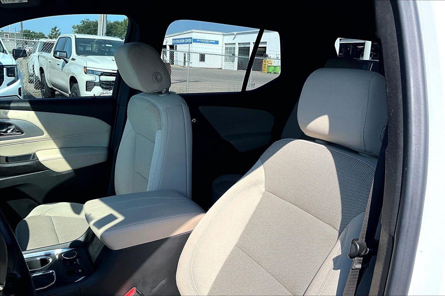 Used 2022 Chevrolet Traverse LS AWD/4WD image 23