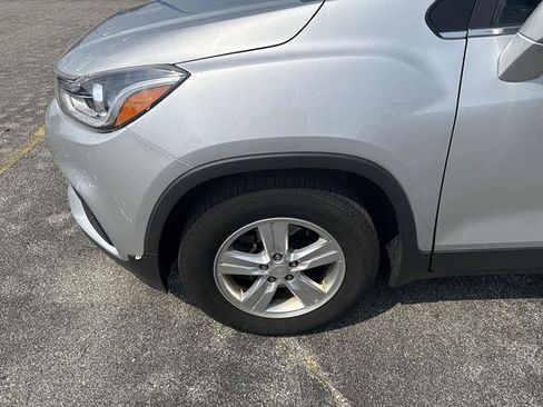 Used 2018 Chevrolet Trax LT w/ LT Convenience Package FWD image 19