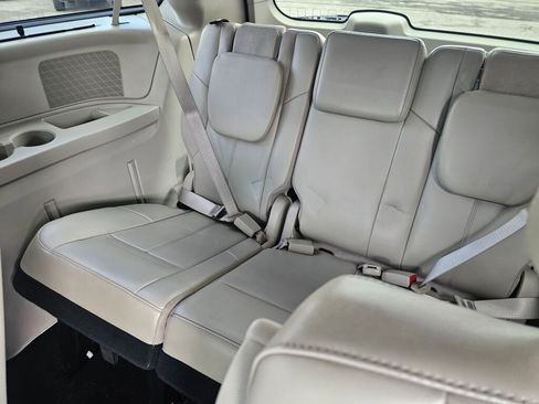 Used 2011 Chrysler Town & Country Limited FWD image 21