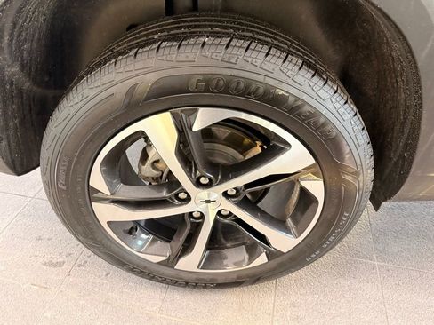 Used 2024 Chevrolet Trax RS w/ Driver Confidence Package image 38