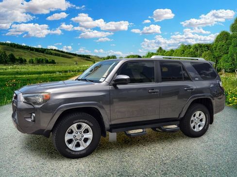 Used 2016 Toyota 4Runner SR5 AWD/4WD image 2