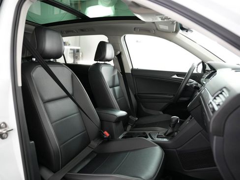 Used 2021 Volkswagen Tiguan SE w/ Panoramic Sunroof Package FWD image 51