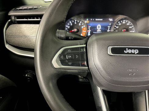 Used 2024 Jeep Compass Latitude AWD/4WD image 11