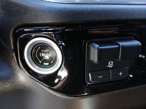 Certified 2022 Chevrolet Silverado 1500 High Country w/ Technology Package image 17