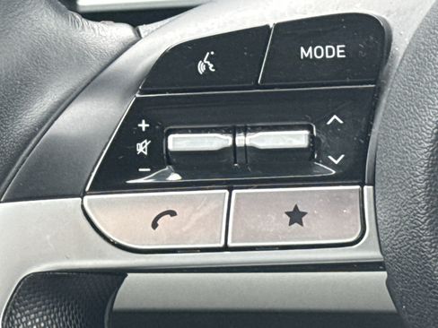 Used 2025 Hyundai Elantra Limited FWD image 18