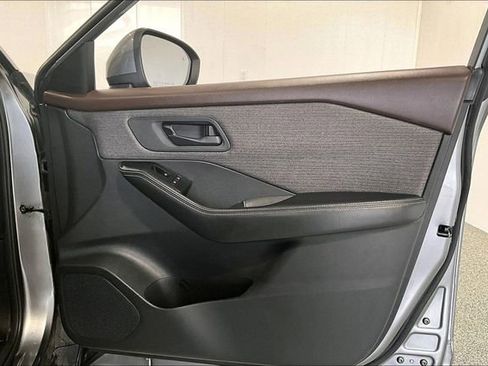 Used 2021 Nissan Rogue S AWD/4WD image 30