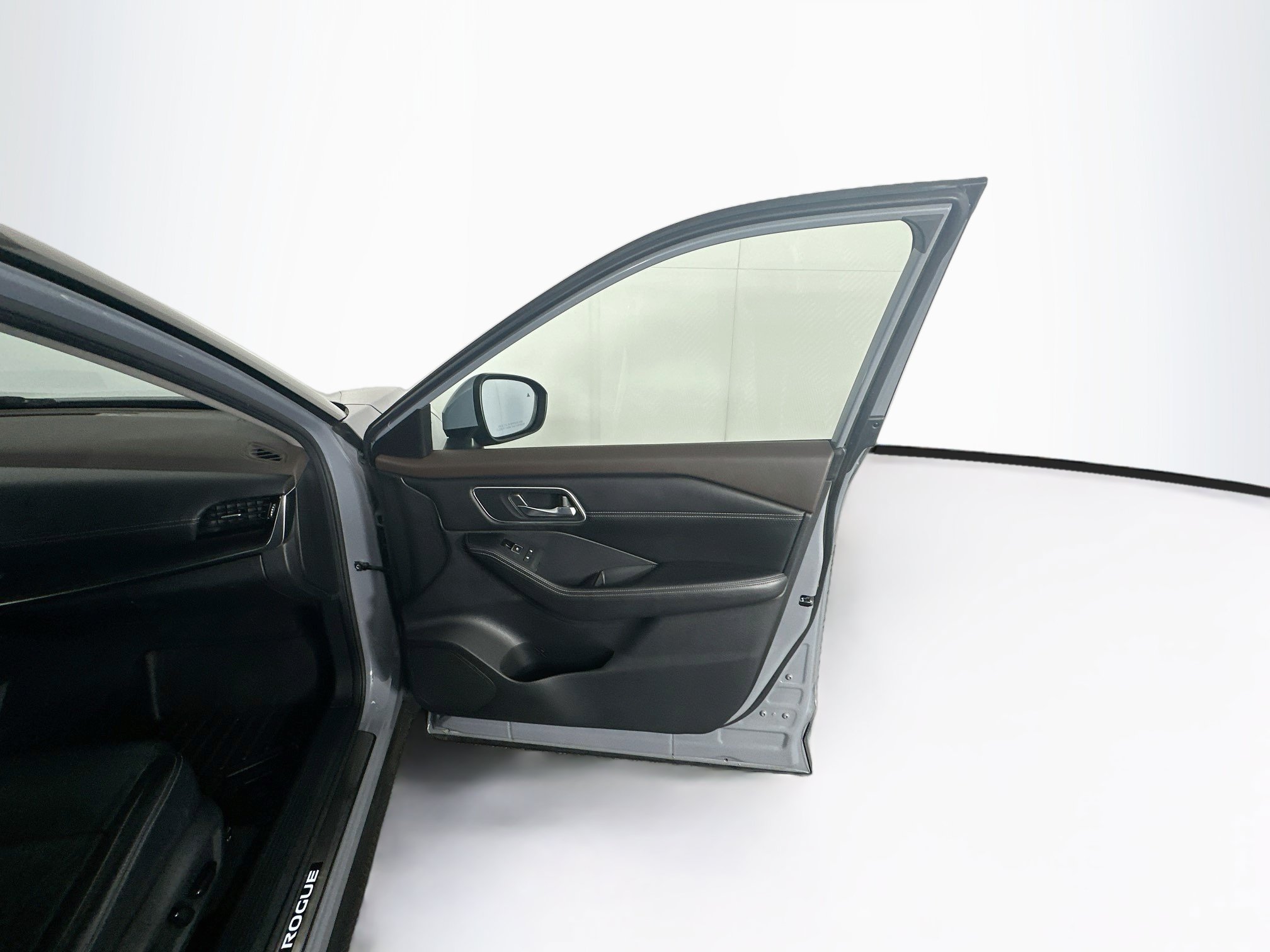 Used 2022 Nissan Rogue Platinum w/ Head-Up Display Package FWD image 33